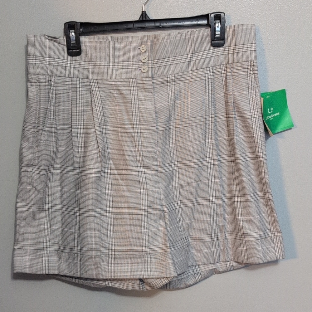 SPRING Liz Claiborne High Waist Gray and Cream Shorts